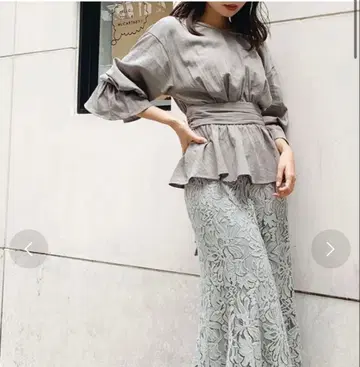 리엔다 택 포함 미사용 새상품 백리본 페플럼 블라우스