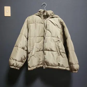 카키 다운 자켓 새상품급 M 사이즈