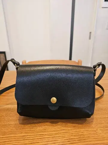 블랙 가죽 숄더백