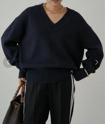 Loungedress 네이비 울 V넥 니트