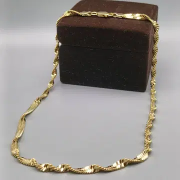 미사용 보관품 골드 트위스트 체인 목걸이 ~흔들리는 빛의 라인~