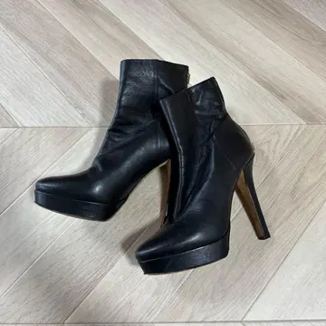 JIMMY CHOO 블랙 숏부츠 40