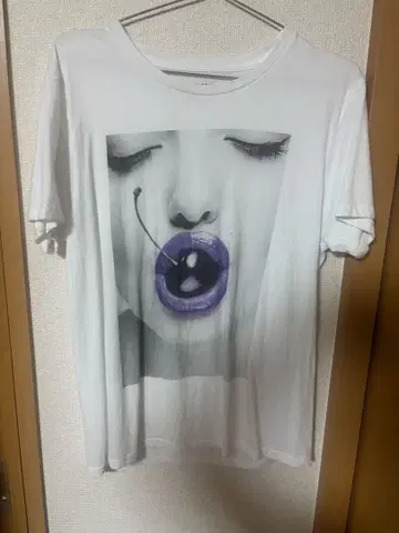 RACKS NOMAN 입술 프린트 T셔츠 L 사이즈