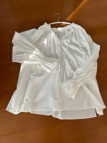 온워드 카시야마 화이트 블라우스