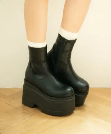 [25AW 신상] [R&E] 볼륨 밑창 스트레치 숏부츠 블랙 M