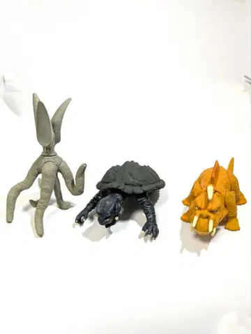 가메라, 바이러스, 자이가 피규어