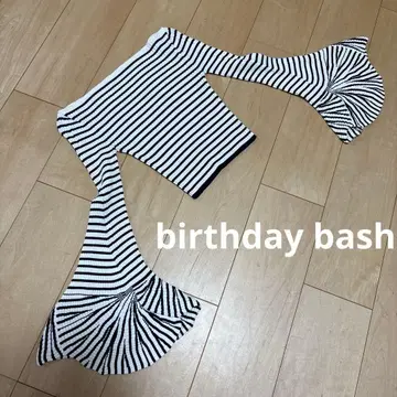 [ 미사용 새상품 ] 벌스데이 바쉬 보더 티셔츠