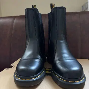 닥터마틴 사이드 고어 부츠