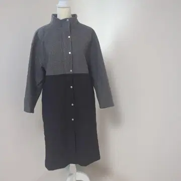 그레이와 블랙의 바이컬러 롱 코트