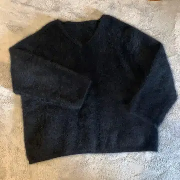 플러피 얀 V넥 니트