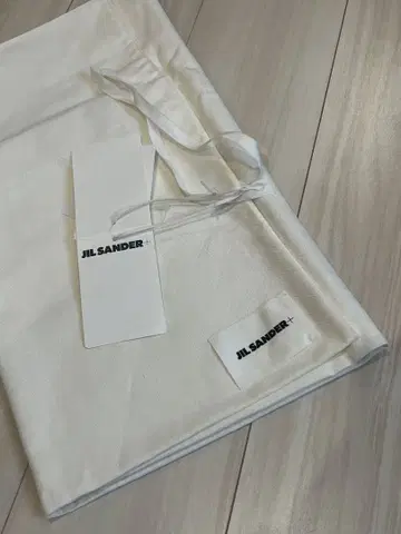 질 샌더 의류 분류 수납