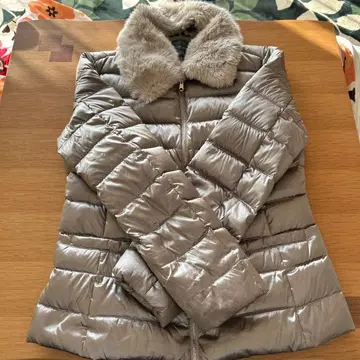 BENETTON 브론즈 다운 자켓 탈부착 퍼 포함