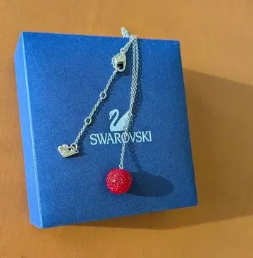 Swarovski 레드볼 크리스탈 목걸이