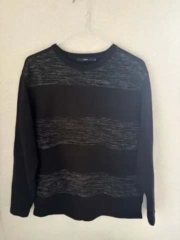 블랙 스트라이프 무늬 긴팔 니트 스웨터