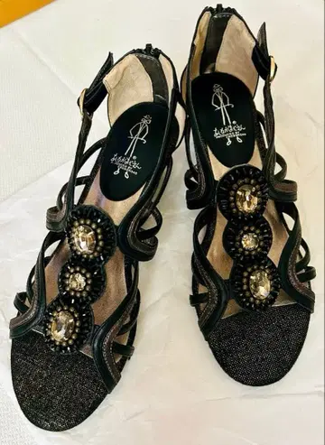 [재가격인하!] 키다리 아저씨 샌들 23.5cm 블랙 비쥬 부착