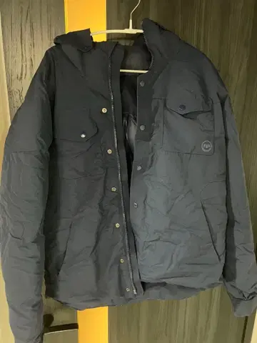 SOPH. 후드 부착 다운 자켓 네이비