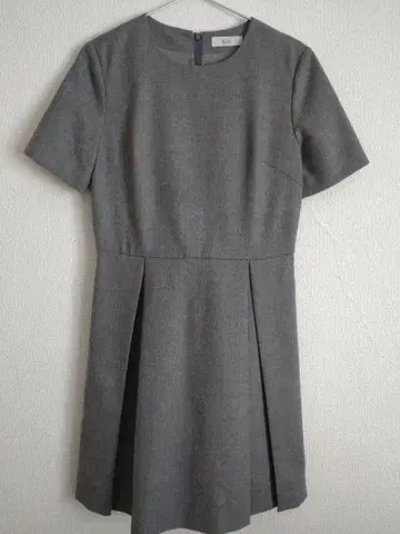 BODY DRESSING 그레이 반팔 무릎 기장 원피스