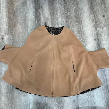 베이지 레오파드 무늬 리버서블 판초 코트