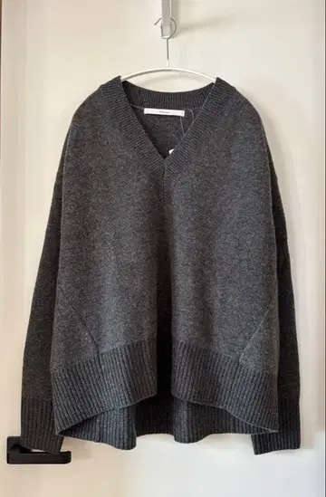 택 포함 프레임워크 울 캐시미어 V넥 니트 그레이