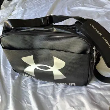 UNDER ARMOUR 블랙 숄더백