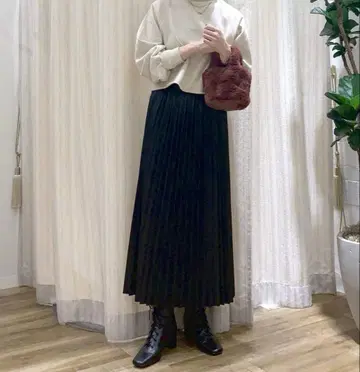 마이티 우먼 블랙 인조 가죽 플리츠 스커트