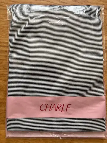 [미사용 새상품] CHARLE 따뜻한 보더 하이넥 M