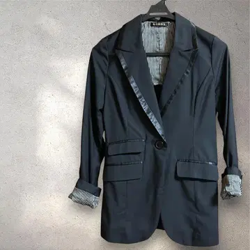 블랙 새틴 자켓