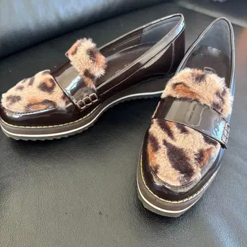 DIANA 브라운 레오파드 통굽 로퍼