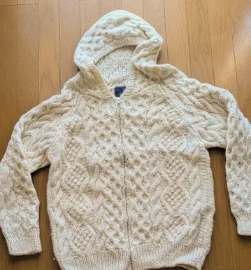 후드 부착 케이블 니트 CRESENT MAX