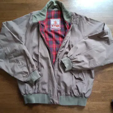 베이지 점퍼 블루종 BARACUTA