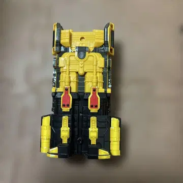 슈퍼전대 히어로 변형 완구 블랙과 옐로우 컬러