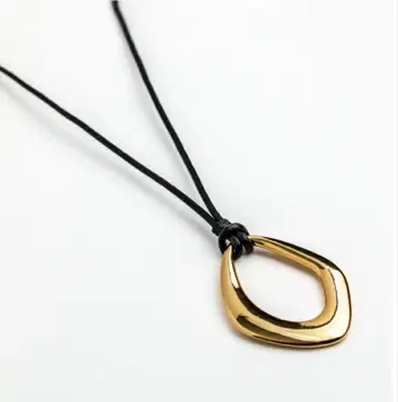 레스블리스 가죽 코드 후프 롱 목걸이 골드