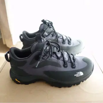 THE NORTH FACE 등산화 그레이/블랙 사이즈 24cm