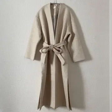 가운 코드 롱 화이트 크림