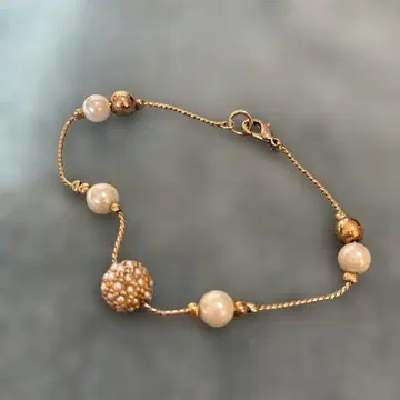 엘레강트한 진주와 금속 팔찌