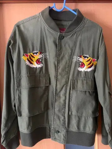 가격 인하! Avirex 호랑이 자수 블루종 L 사이즈 올리브