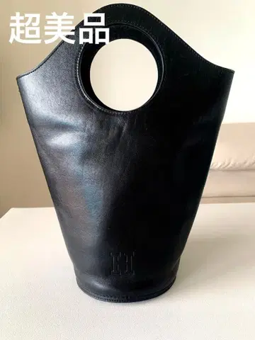 HIROFU 블랙 가죽 토트백 H 로고 포함