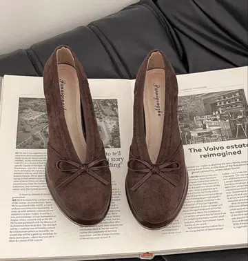 브라운 스웨이드 힐펌프스