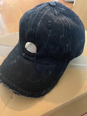 UNIVERSAL CHEMISTRY 캡 IVE 리즈 착용