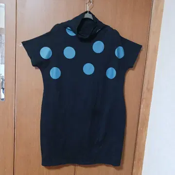 코이비토미사키 도트 무늬 코쿤 튜닉 원피스 보틀넥 블랙