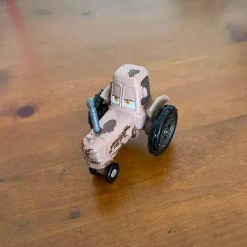 카즈 토미카 트랙터