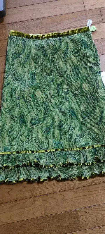 YUKI TORII 그린 계열 페이즐리 무늬 플리츠 스커트