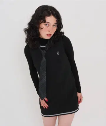 슬리브리스 미니 기장 니트 원피스 TINA: JOJUN