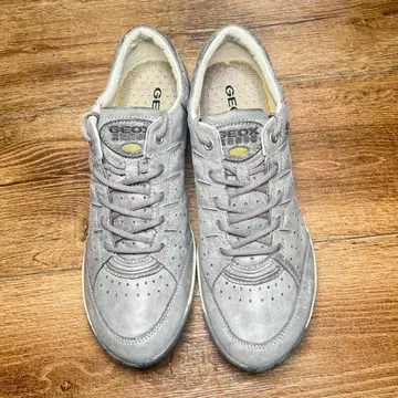 Geox 그레이 가죽 스니커즈