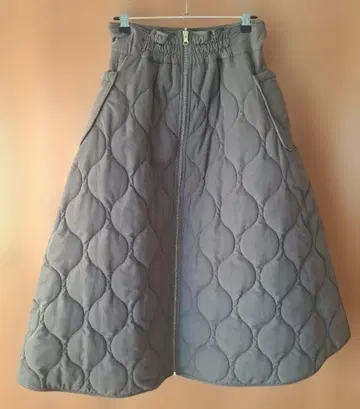 [ 미사용 새상품 ] 리버서블 퀼팅 A 라인 롱 스커트