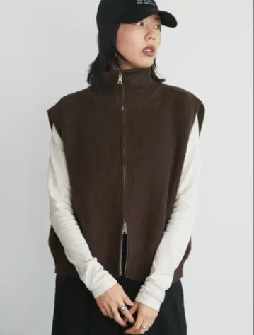 안티로자 홀리데이 집업 니트 베스트