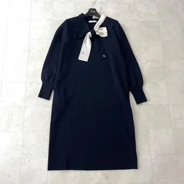 새상품급 2023년 르네 보타이 로고 참 니트 원피스 네이비 36