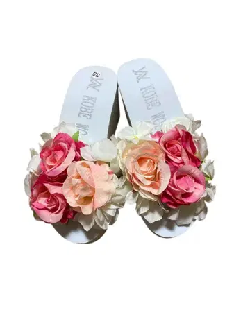 새상품 미사용 KOBE WOSHARY 플라워 샌들 통굽 웨지솔