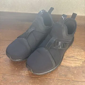 세일 PUMA 블랙 슬립온 스니커즈 23cm