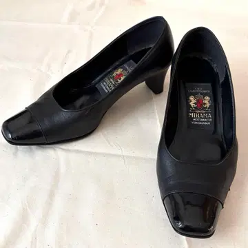 MIHAMA 블랙 가죽 펌프스 22.5cm